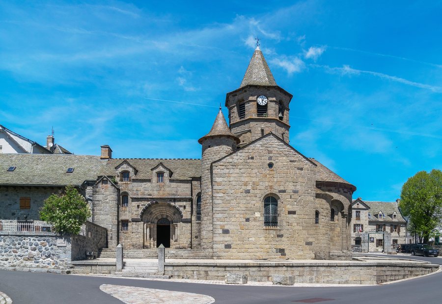 File:Saint Mary Church of Nasbinals 03.jpg