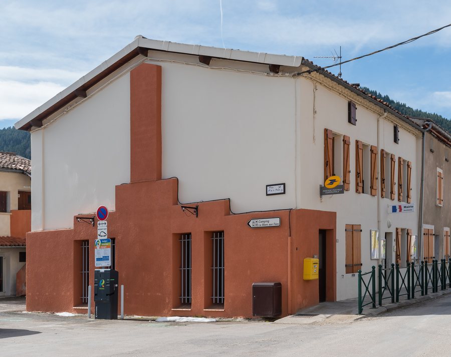File:Town hall of Roquefeuil (1).jpg