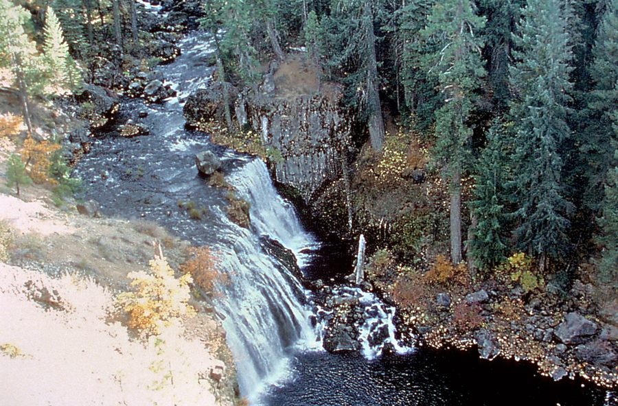Middle McCloud Falls am McCloud River im Siskiyou County