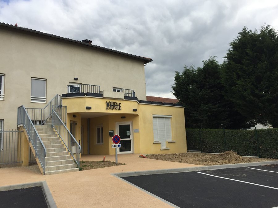 File:Mairie de Monthieux - 1.JPG