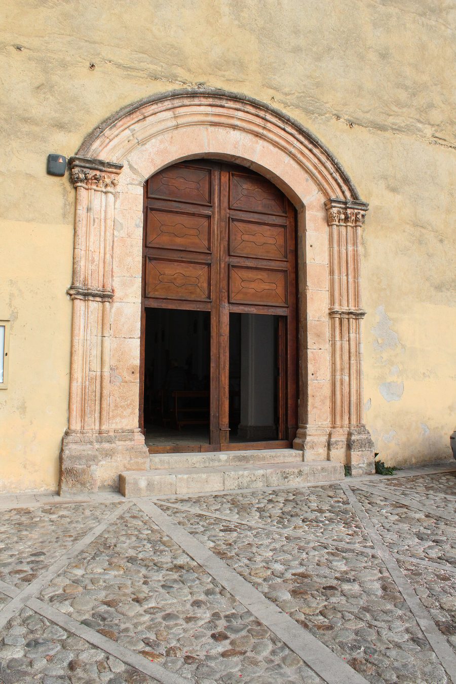 Portal der Kirche SS. Annunziata in San Lucido