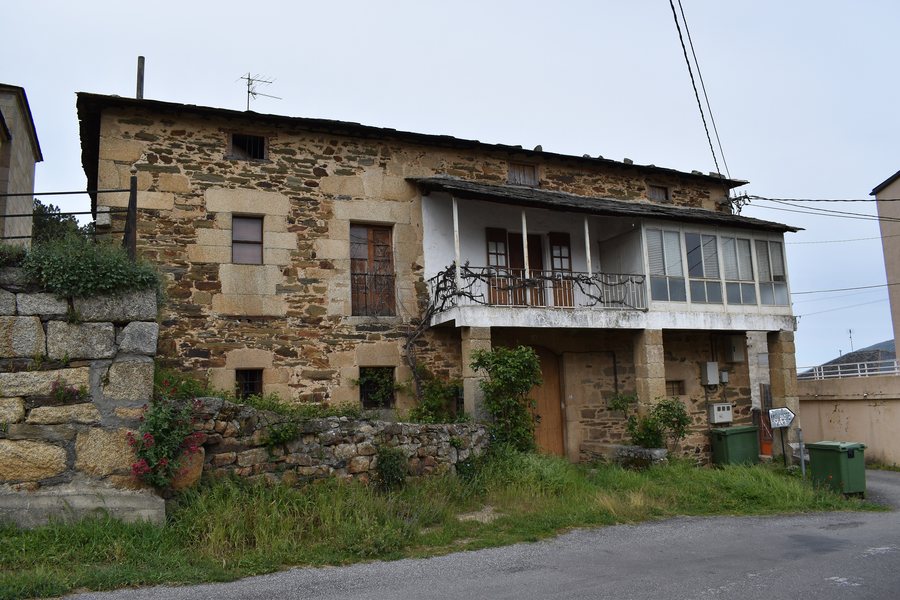 File:Seadur, Larouco - casa.jpg