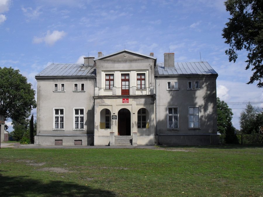 Historisches Herrenhaus aus der zweiten Hälfte des 19. Jahrhunderts in Zbrachlin