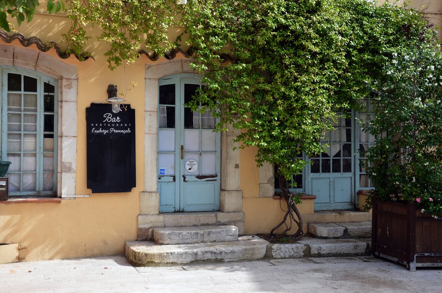 File:L'auberge Provençal, La Colle-sur-Loup.jpg