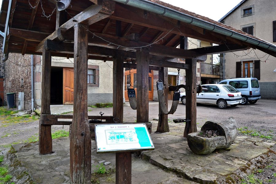 File:2013 05 08 Ecromagny, Le Travail.jpg