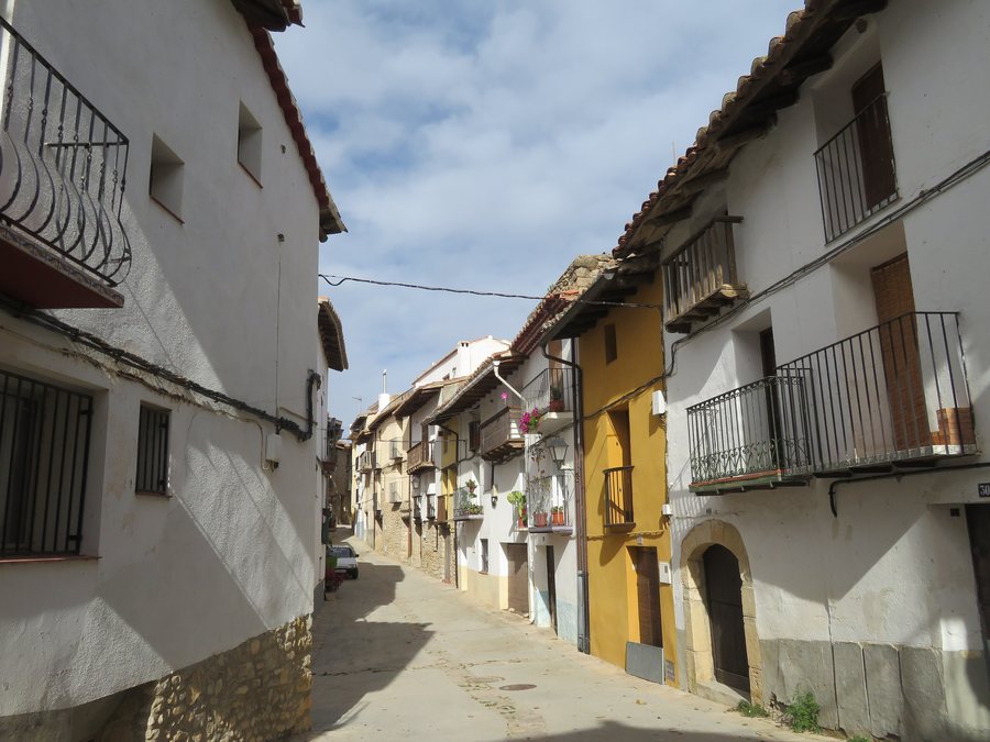 File:Calle Cap de Vila, localidad de Ortells, Morella.jpg
