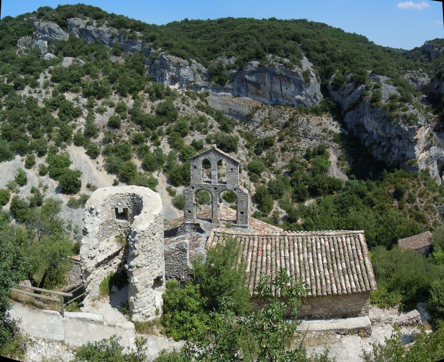 File:Rochecolombe chapelle Saint-Barthélemy 2.JPG