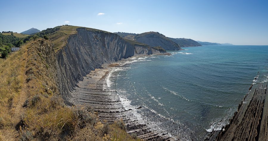 File:Flysch coast between Deba and Zumaia.jpg
