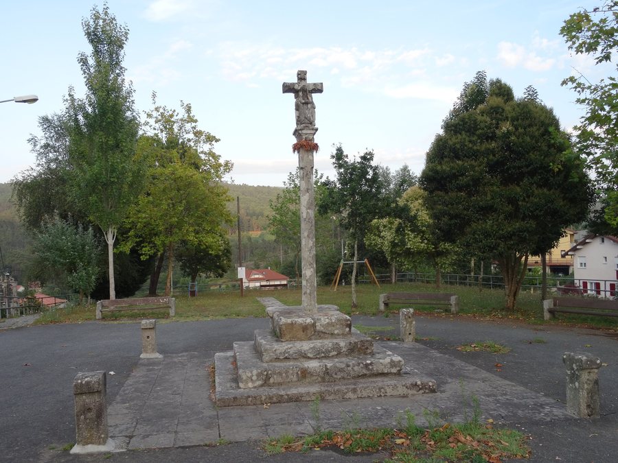 File:Cruceiro preto Igrexa Cundíns, Cabana de Bergantiños 07.jpg