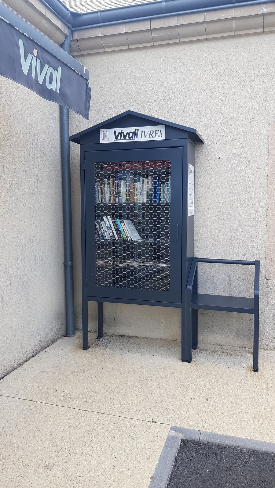 File:Roiffé - vival - boîte à livres.jpg