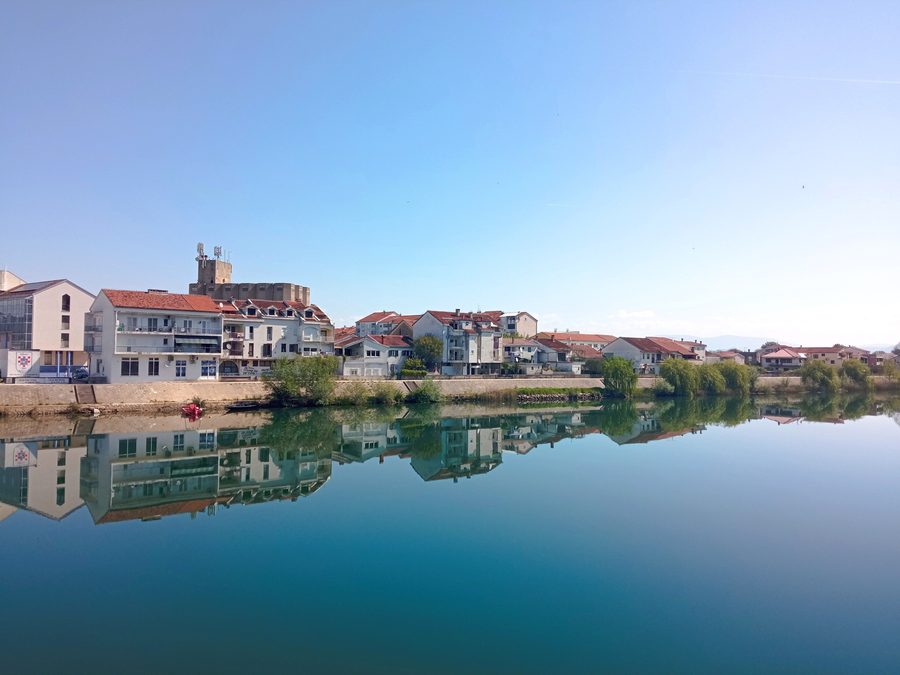Šetalište A satnije ZNG promenade in Metković