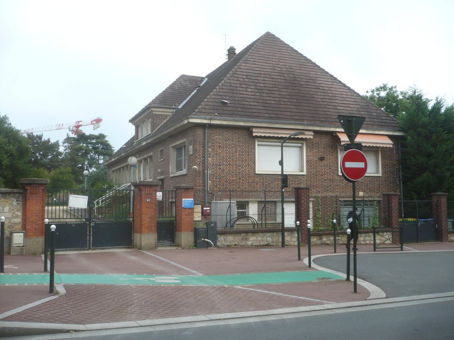 File:Bourg-la-Reine - Bâtiment de l'ancienne crèche Leclerc en 2024.jpg