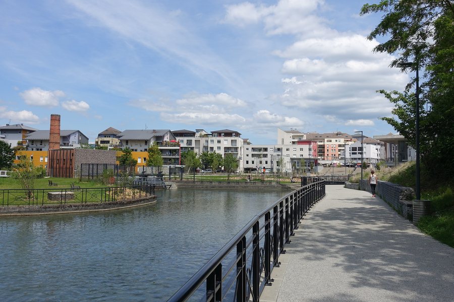 File:Cercle de l'Eau @ Cran-Gevrier @ Annecy (48024776326).jpg