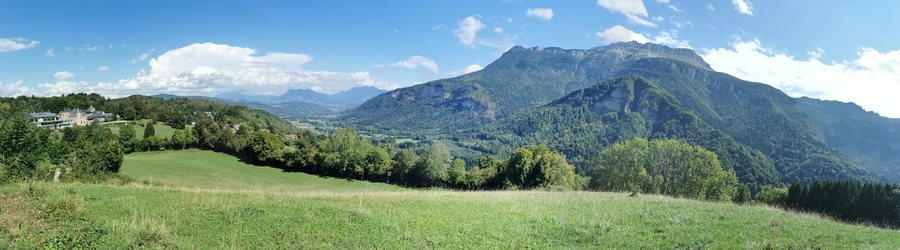 File:Grande Sure + Saint-Julien-de-Raz + Centre Henri Bazire.jpg
