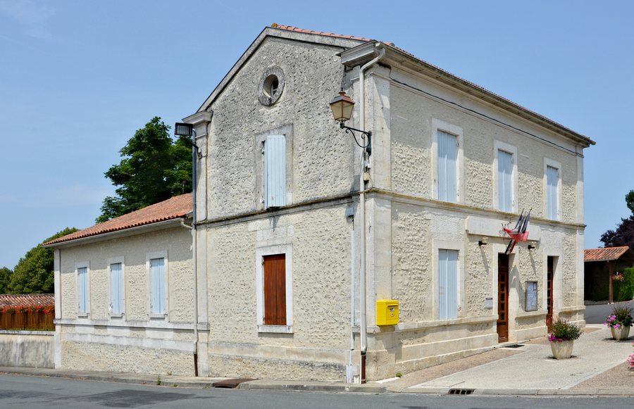 File:Brie-sous-Chalais 16 Mairie 2013.jpg