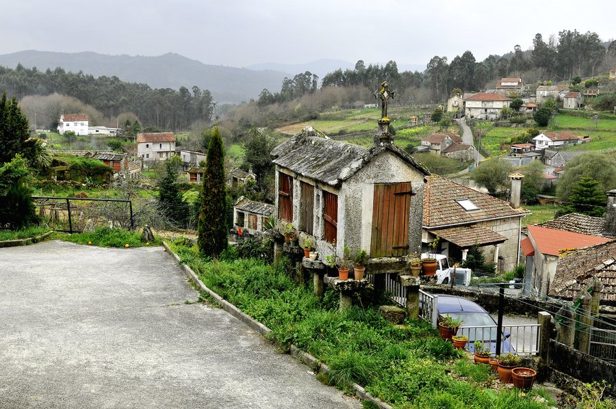 File:Ponte Caldelas, Barbudo.jpg
