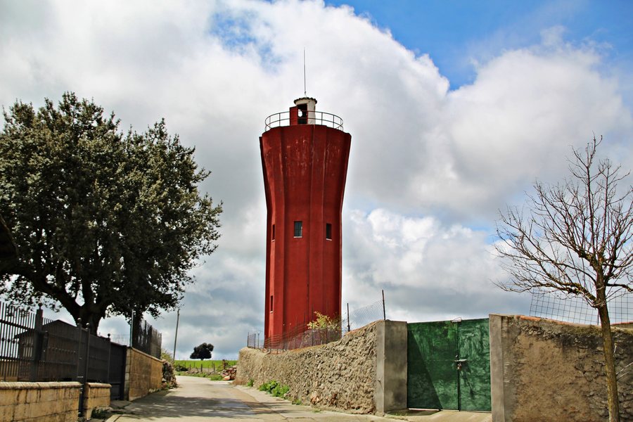 File:Depósito de agua en Sando.jpg