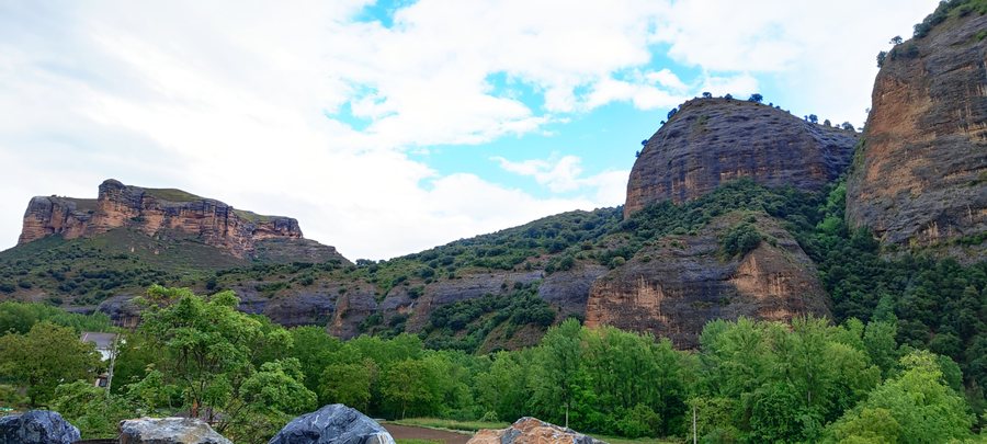 File:Montañas vistas desde Panzares 3.jpg