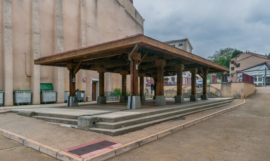 File:Market hall in Bourg-Argental (1).jpg