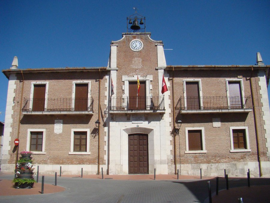 File:Mojados Ayuntamiento by Lou.jpg