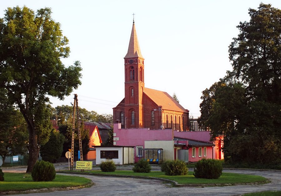 Blick auf das Zentrum des Dorfes Kąkolewo in Großpolen