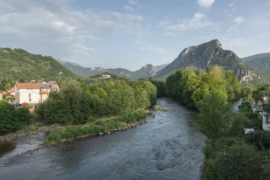 File:Ariège River - Tarascon-Sur-Ariège, France - July 30, 2024 01.jpg