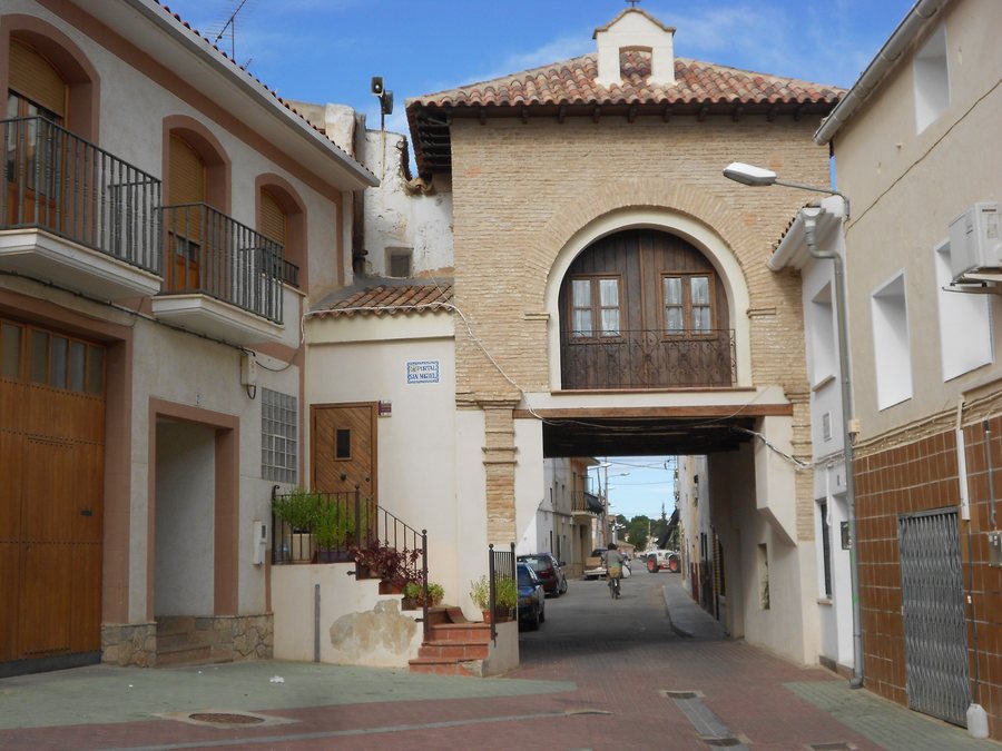 File:Portal de San Miguel (Quinto).JPG