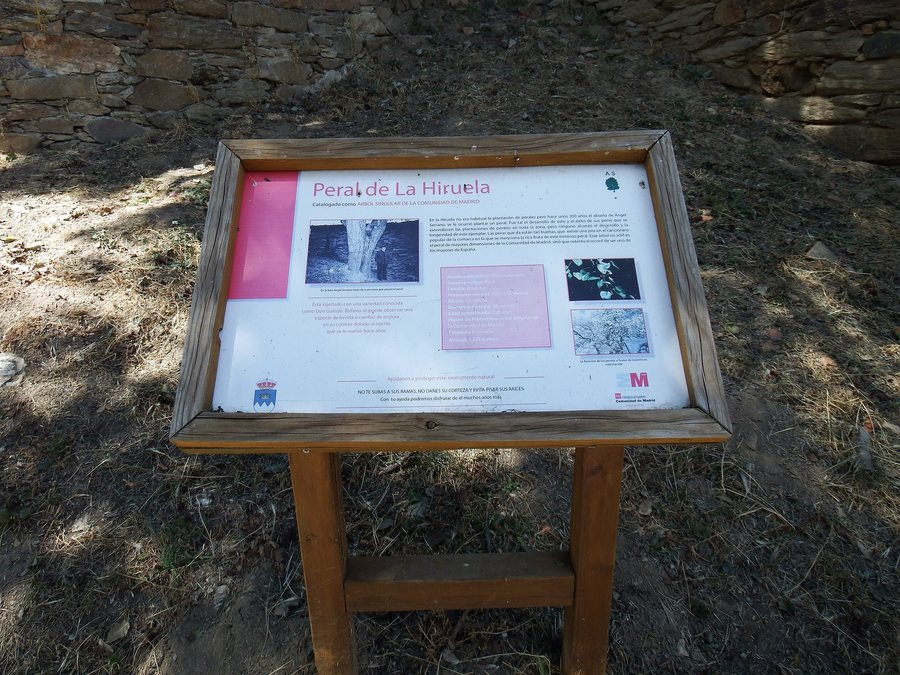 File:La Hiruela, Madrid 02.jpg