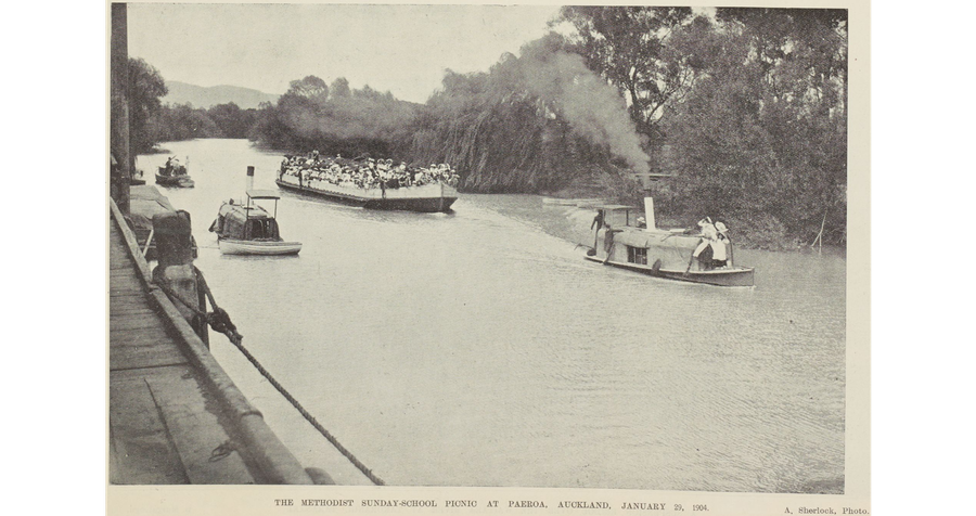 Steam tugs and barge at Paeroa in 1904