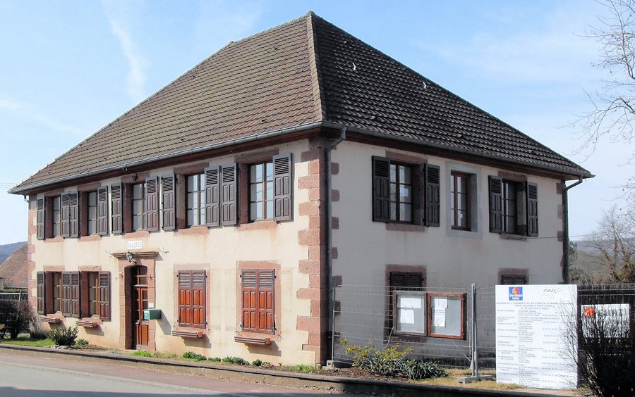 File:Lachapelle-sous-Chaux, Mairie.jpg