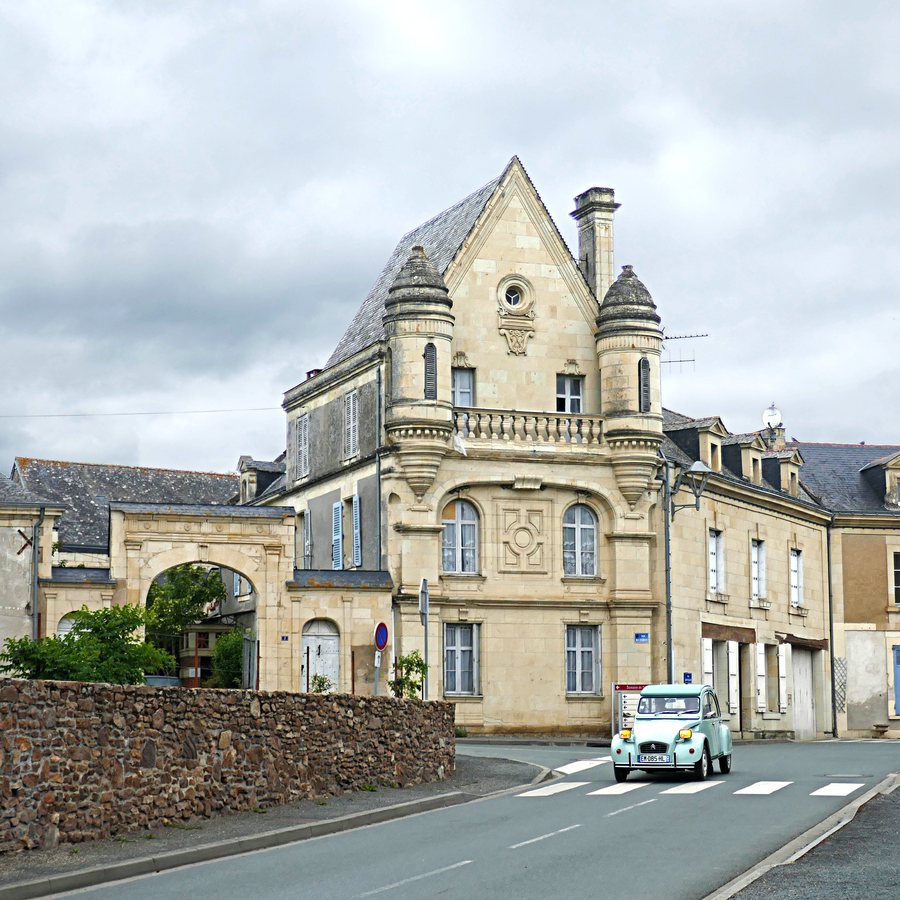 File:Coutures, Maine-et-Loire, France (52102360118).jpg