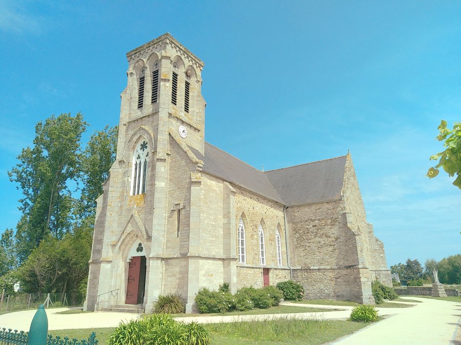 File:Eglise-Saint-Petrock-Tregon-Beaussais-sur-Mer-byRundvald.jpg