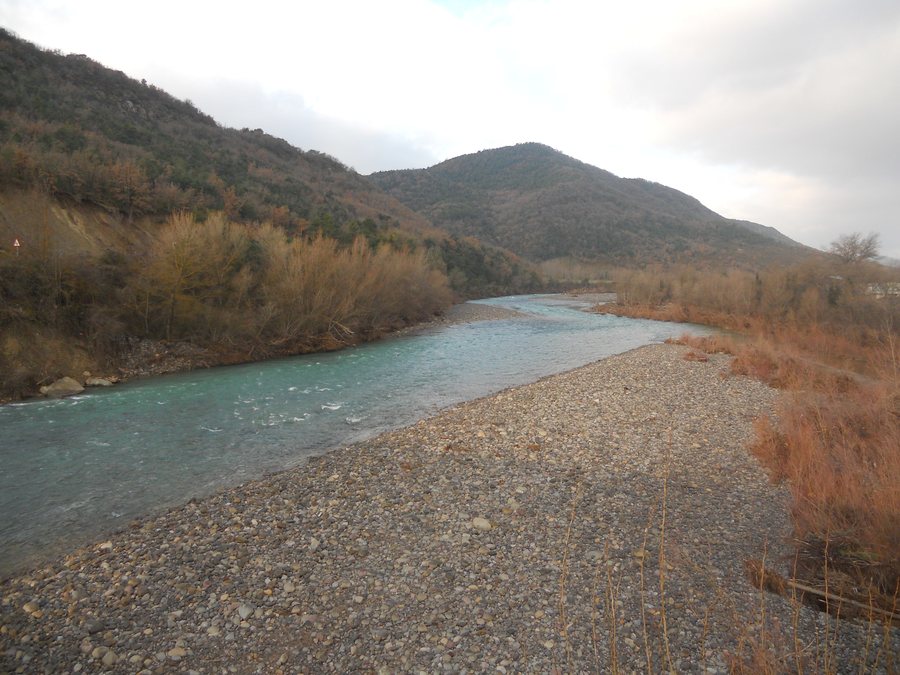 File:Puente la Reina de Jaca y rio Aragón . - panoramio.jpg