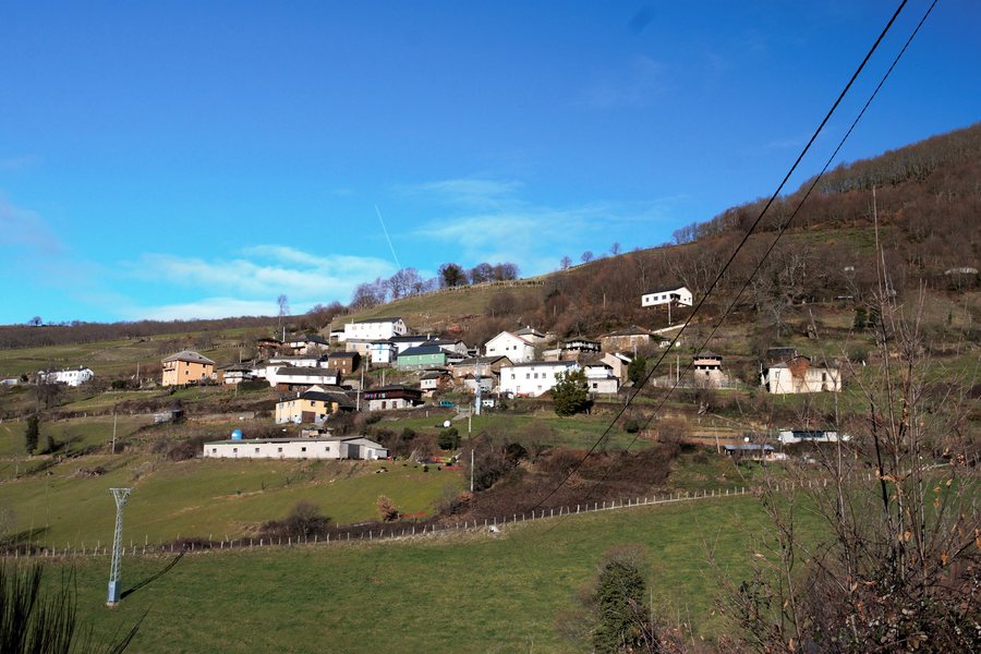 File:Gillón, Cangas del Narcea.jpg