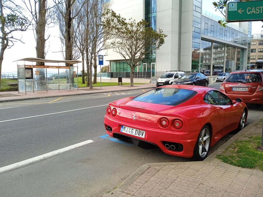 File:Ferrari en Santa Cruz de Oleiros 2.jpg
