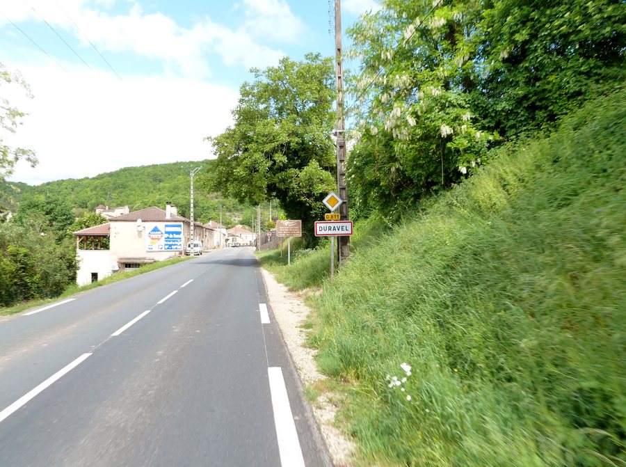 File:Entrée dans Duravel.JPG