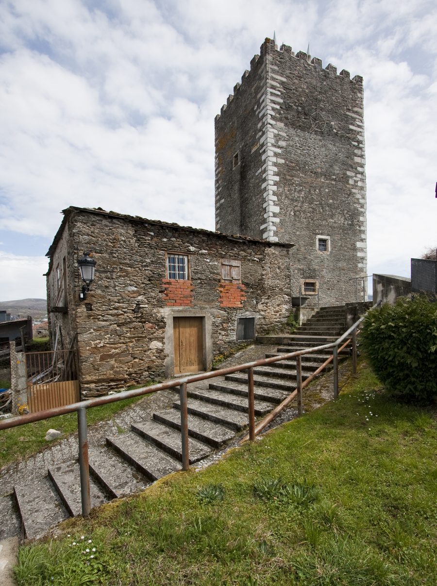Torre da homenaxe de Viana do Bolo, a historic heritage monument in Galicia