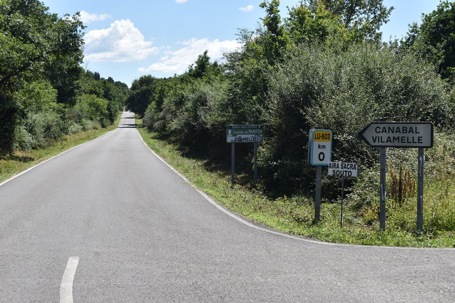 File:Estrada LU-603 km 0 en Vilamelle, Pantón.jpg