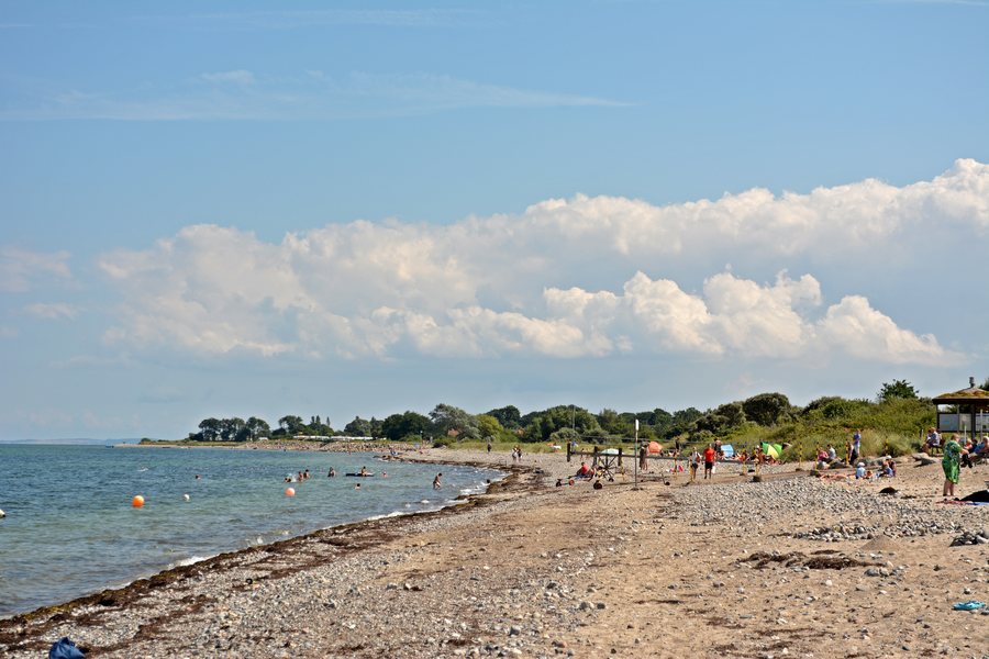 File:Ostseestrand von Hohenfelde.JPG