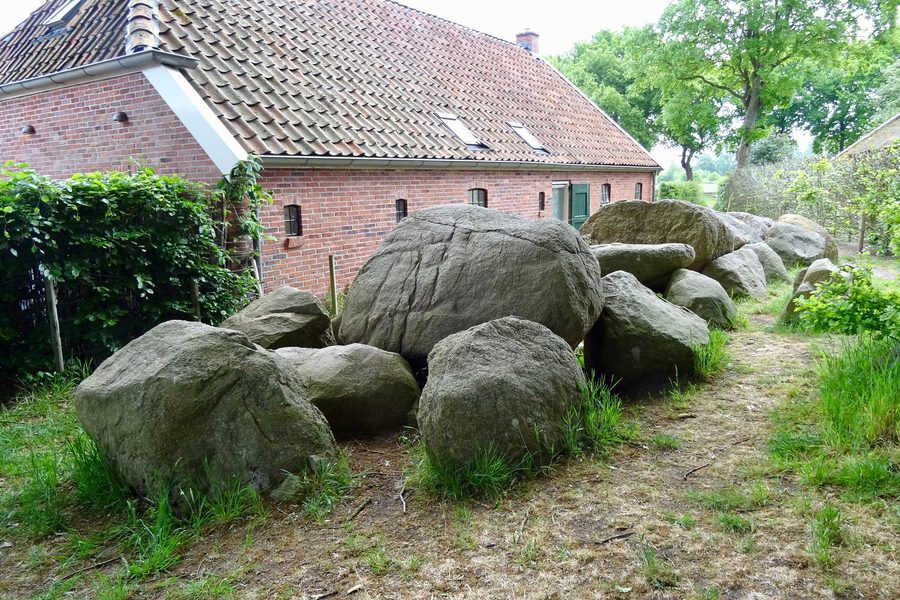 Die Hunebedden D3 und D4 nahe Midlaren in Drenthe