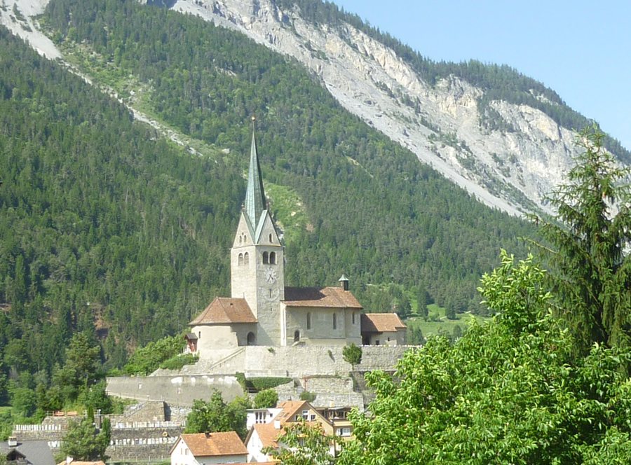 File:Domat-Ems Kirche S. Gion.jpg