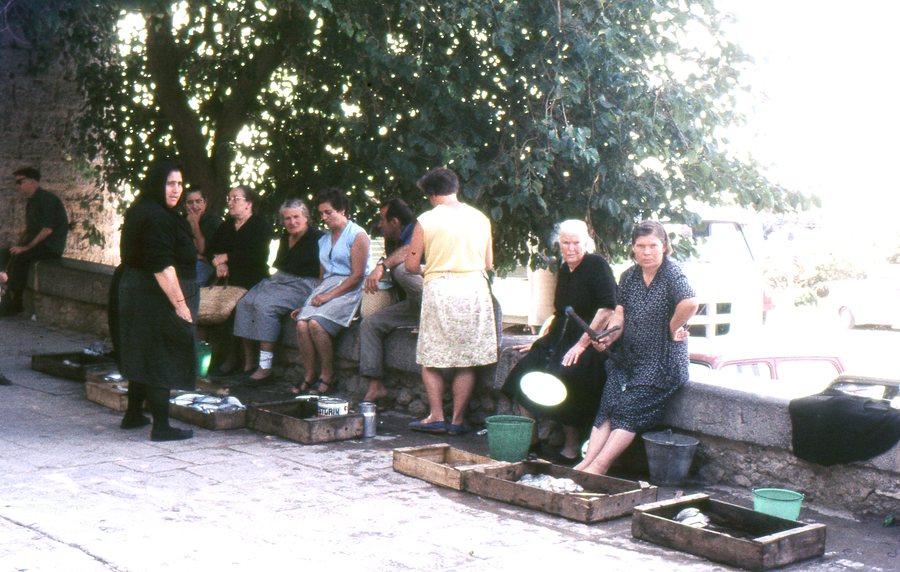 File:Peñíscola-Vente de la pêche du jour-1969.jpg