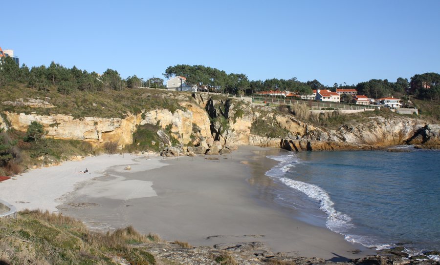 File:Sanxenxo, praia Paxariñas 01-03ar.jpg