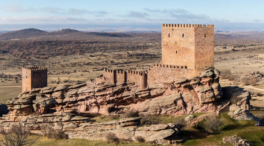 File:Castillo de Zafra, Campillo de Dueñas, Guadalajara, España, 2017-01-04 (cropped).jpg