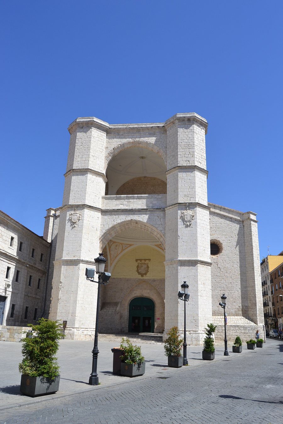 File:Callejeando por Valladolid (34537366123).jpg