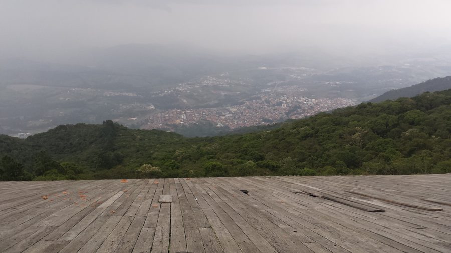 Starting point in Extrema with a view of the mountainous landscape of Minas Gerais