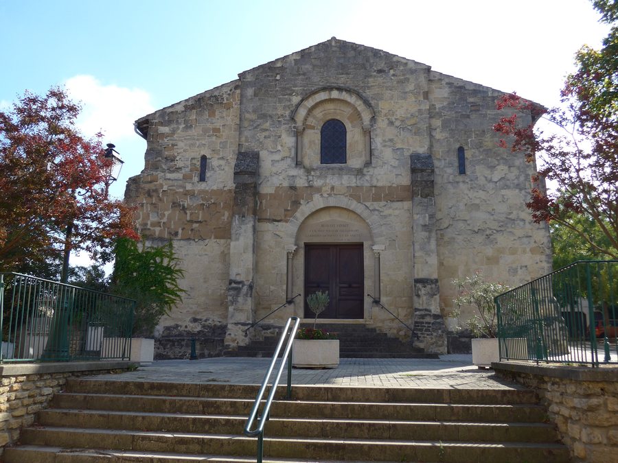 File:Beaumont les Valence, Drôme, France. Eglise-Temple un rare exemple oecuménisme 01.jpg