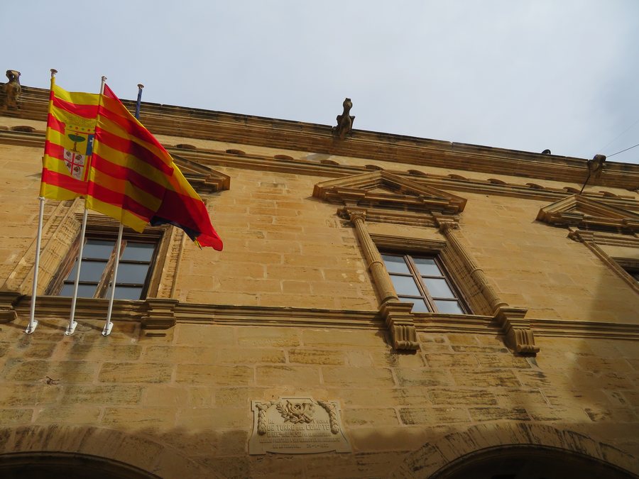 File:Ayuntamiento de Torre del Compte (Teruel, España).jpg
