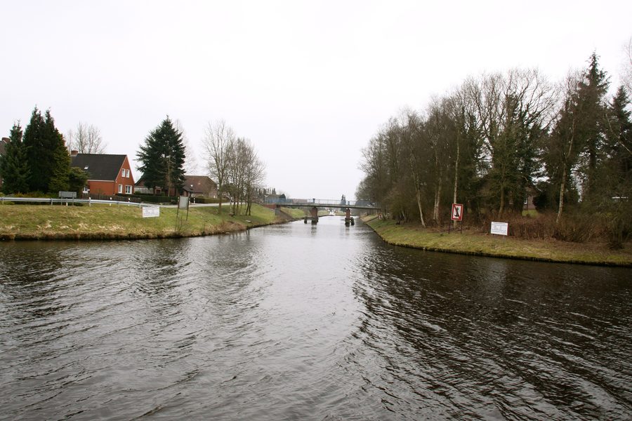 Mouth of the Nordgeorgsfehn Canal into the Ems-Jade Canal