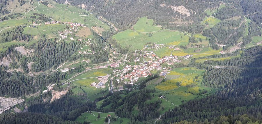File:Bergün-Bravuogn as seen from Chavagliet.jpg